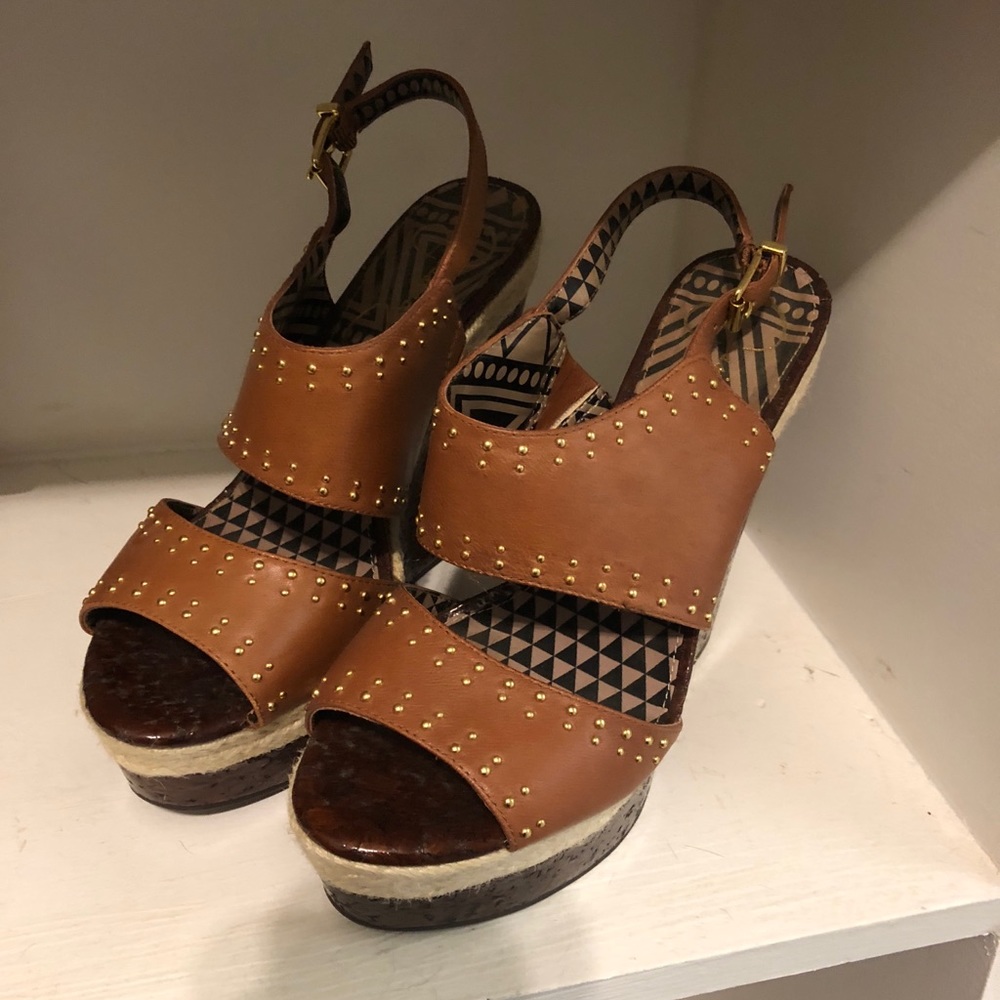 Jessica Simpson wedge size 8.5